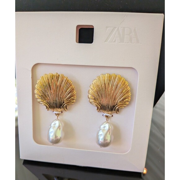 ZARA Woman Faux Pearl And Golden Textured Seashell Dangle Earrings Coastal Beach - Picture 1 of 8
